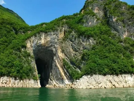 巴人河