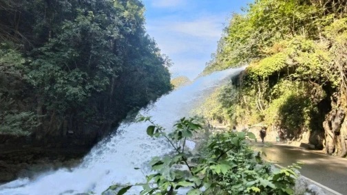 拉雅瀑布