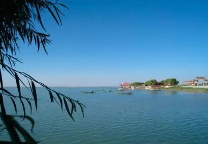 多浪湖旅游景区